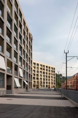 Westfassade Haus B2 und B1 im Hintergrund