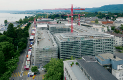 Gebäude von oben während Bauarbeiten